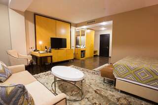 Отель Best Western Plus Astana Hotel Нур-Султан Апартаменты с кроватью размера «king-size» — Для некурящих-7
