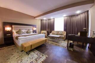 Отель Best Western Plus Astana Hotel Нур-Султан Номер «Премиум» с кроватью размера «king-size» — Для некурящих-1