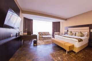 Отель Best Western Plus Astana Hotel Нур-Султан Номер «Премиум» с кроватью размера «king-size» — Для некурящих-3