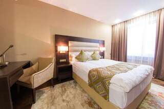 Отель Best Western Plus Astana Hotel Нур-Султан Mini Queen Room with Queen Bed - Non-Smoking-1