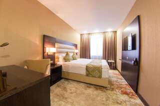 Отель Best Western Plus Astana Hotel Нур-Султан Mini Queen Room with Queen Bed - Non-Smoking-2