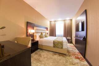 Отель Best Western Plus Astana Hotel Нур-Султан Mini Queen Room with Queen Bed - Non-Smoking-4